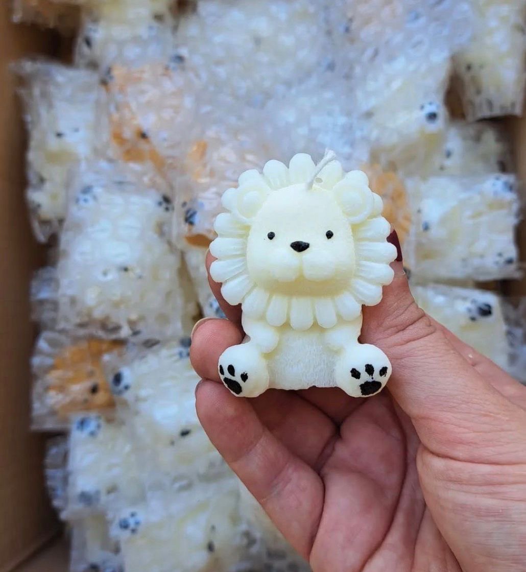 Lion candle 