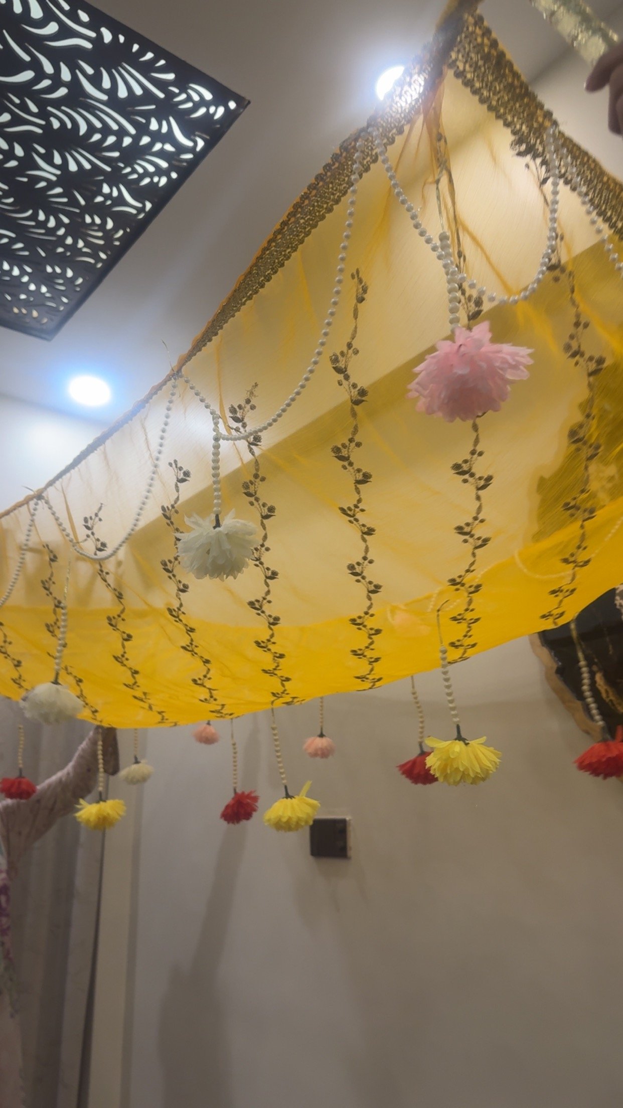 Mehandi entry duppata